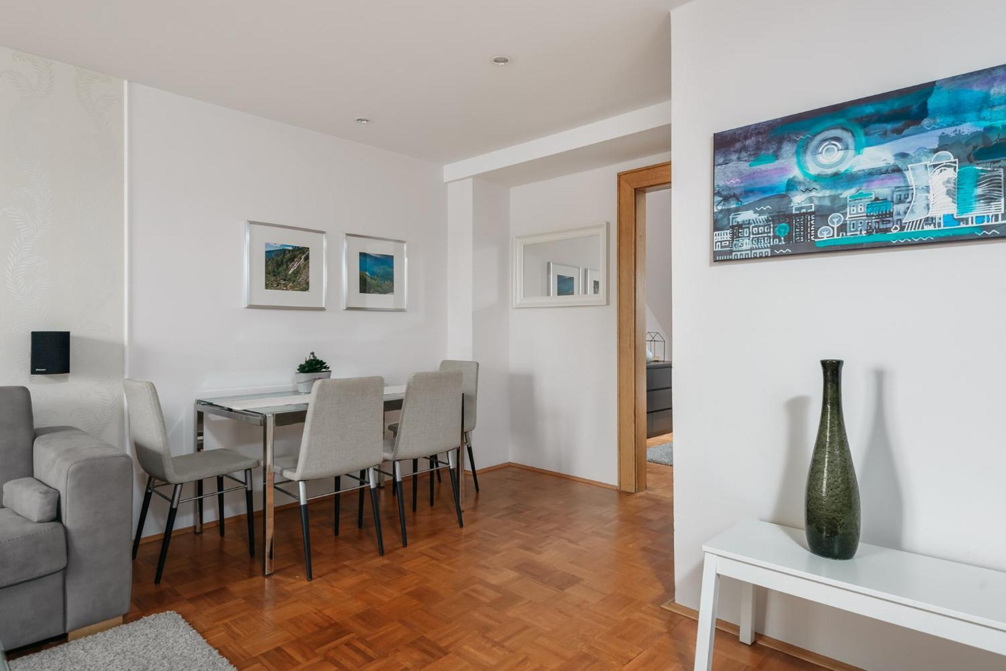 Roy 2 Bdr Apartment With Prague Castle View, Parking & Ac Bagian luar foto