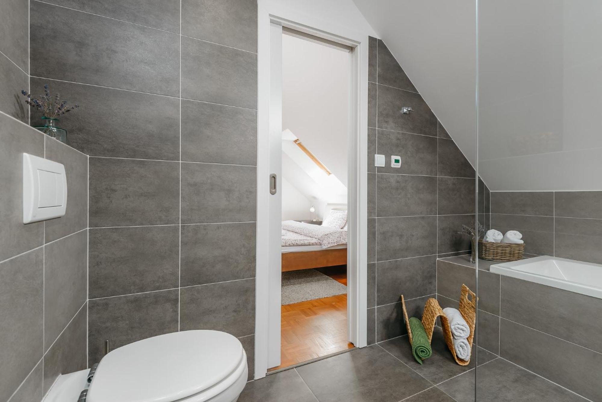 Roy 2 Bdr Apartment With Prague Castle View, Parking & Ac Bagian luar foto