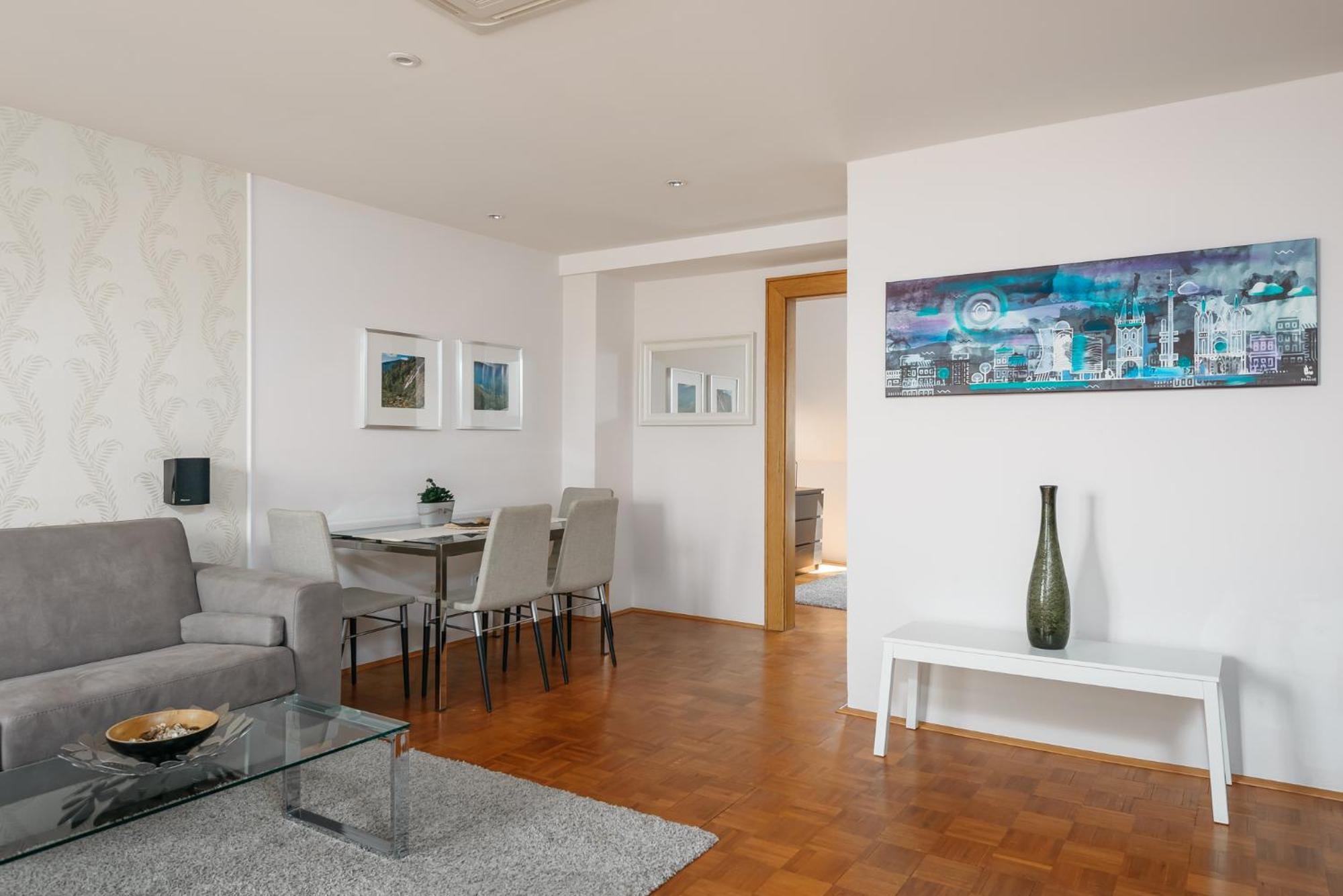 Roy 2 Bdr Apartment With Prague Castle View, Parking & Ac Bagian luar foto