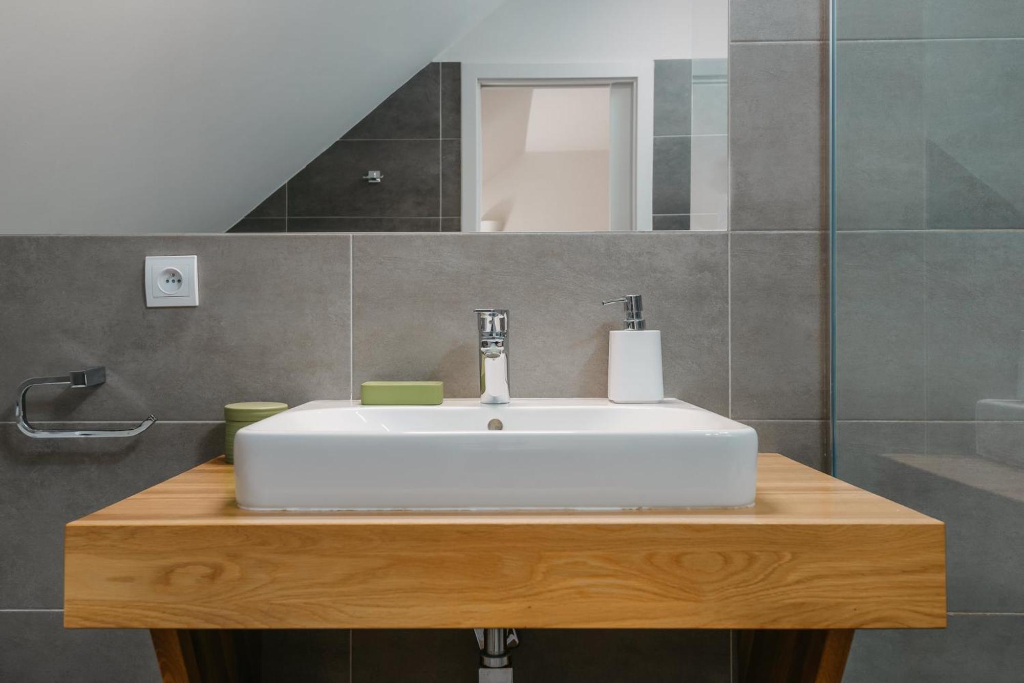 Roy 2 Bdr Apartment With Prague Castle View, Parking & Ac Bagian luar foto