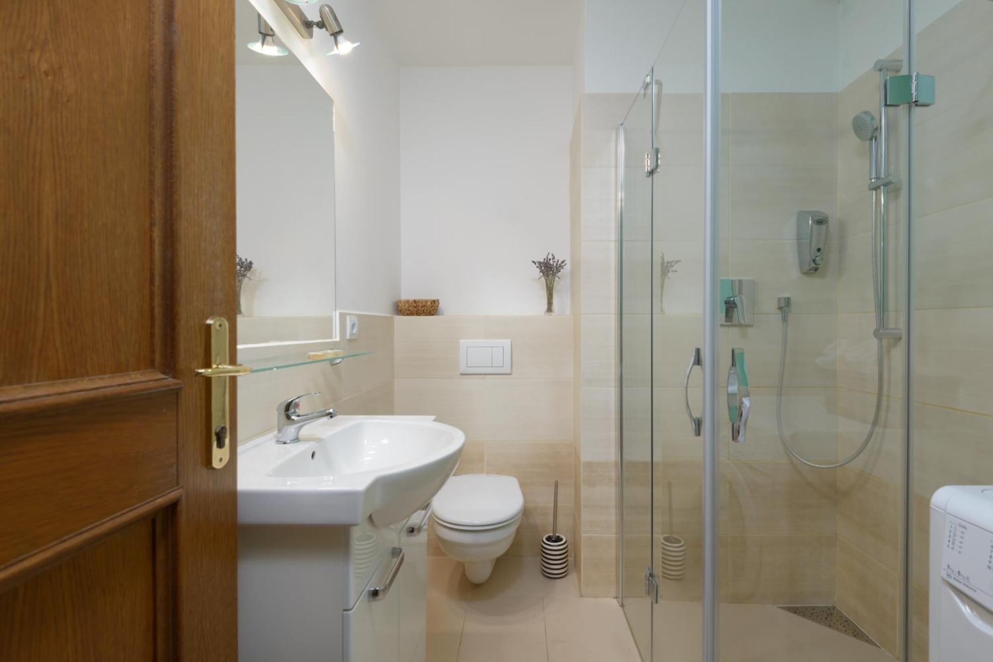 Roy 2 Bdr Apartment With Prague Castle View, Parking & Ac Bagian luar foto