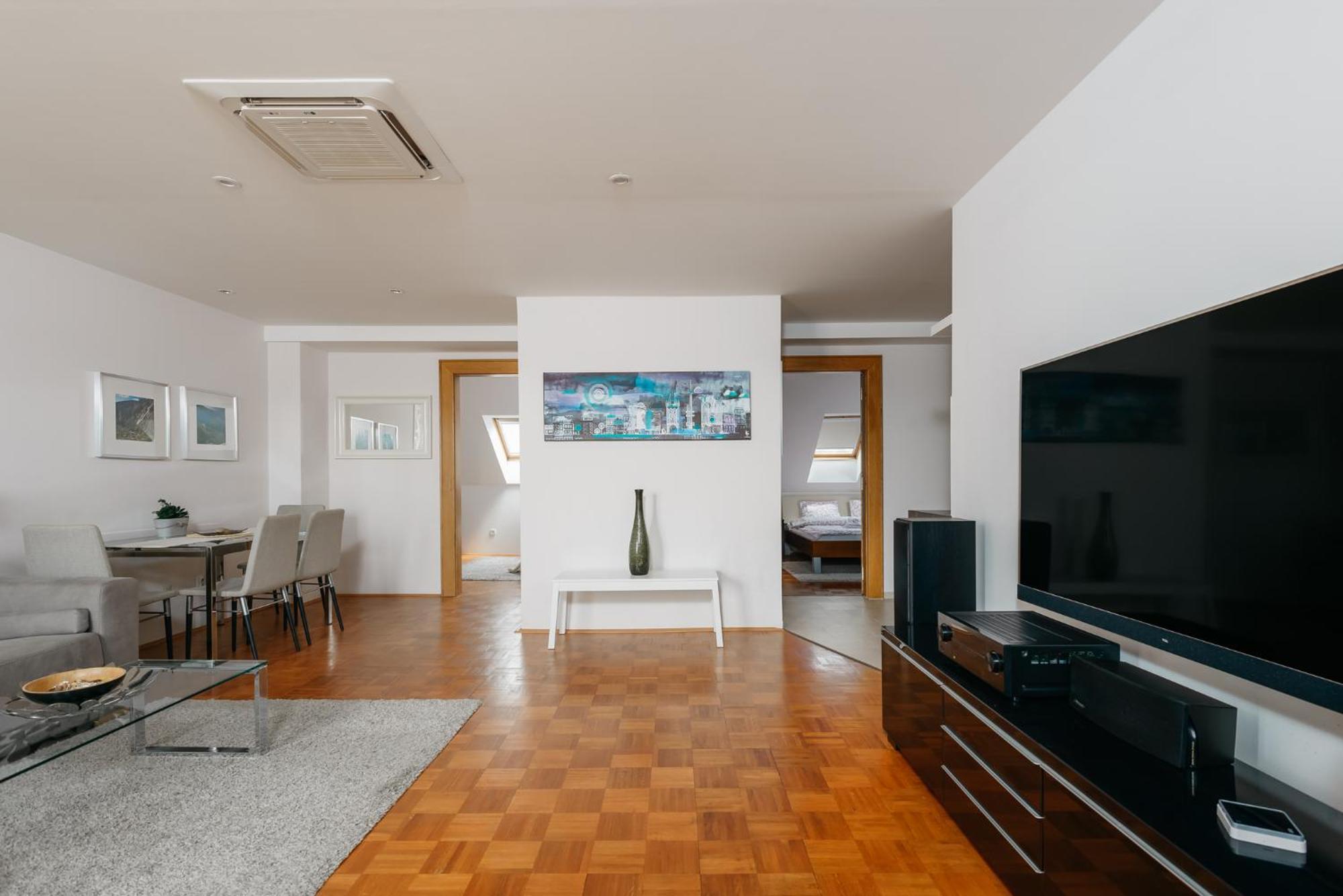 Roy 2 Bdr Apartment With Prague Castle View, Parking & Ac Bagian luar foto