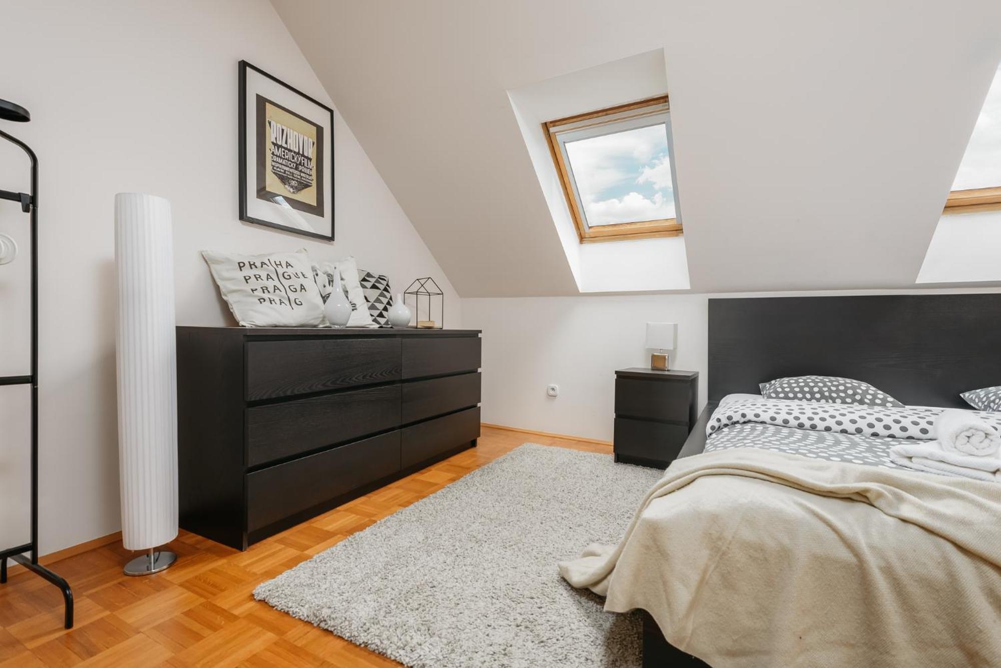 Roy 2 Bdr Apartment With Prague Castle View, Parking & Ac Bagian luar foto