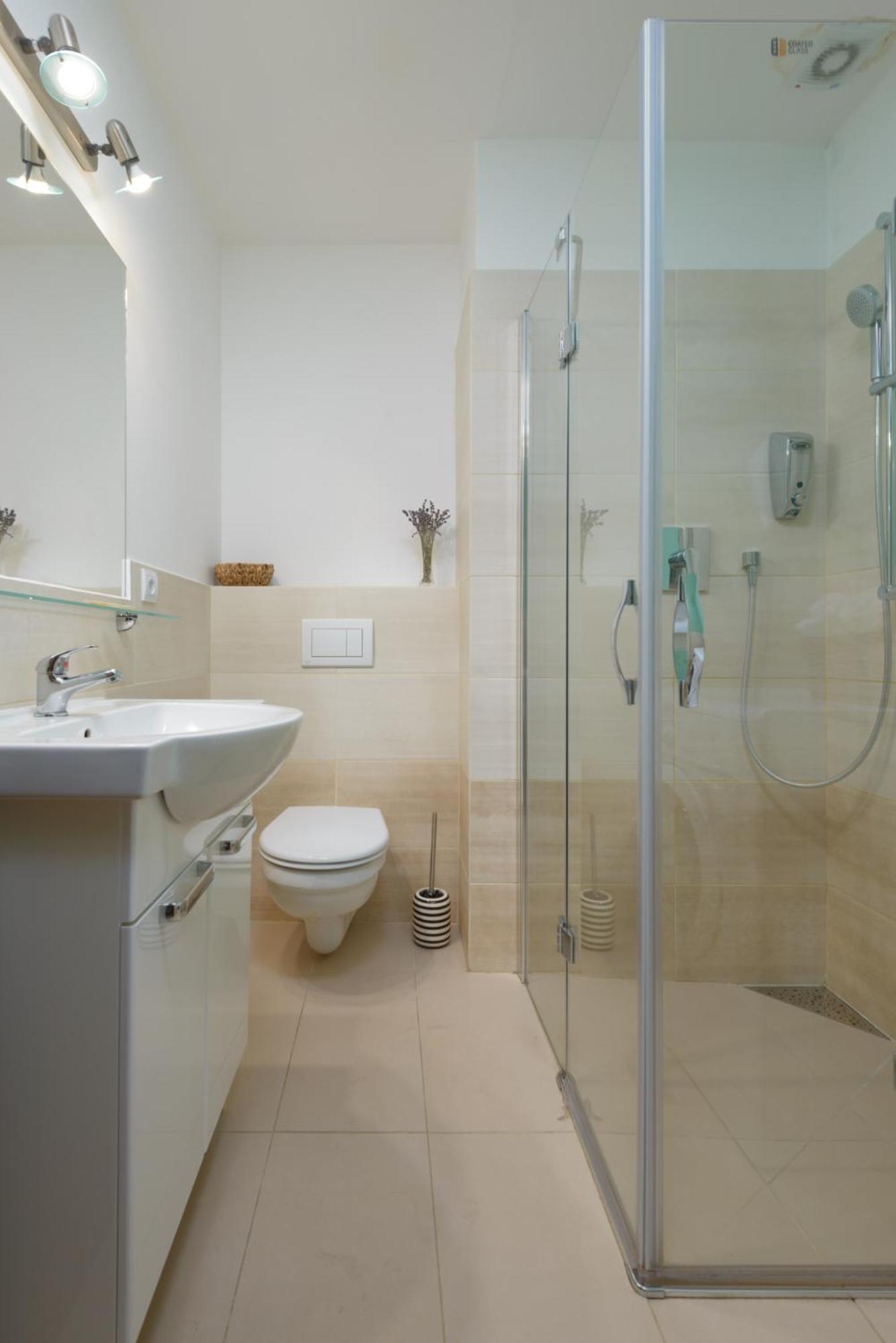 Roy 2 Bdr Apartment With Prague Castle View, Parking & Ac Bagian luar foto