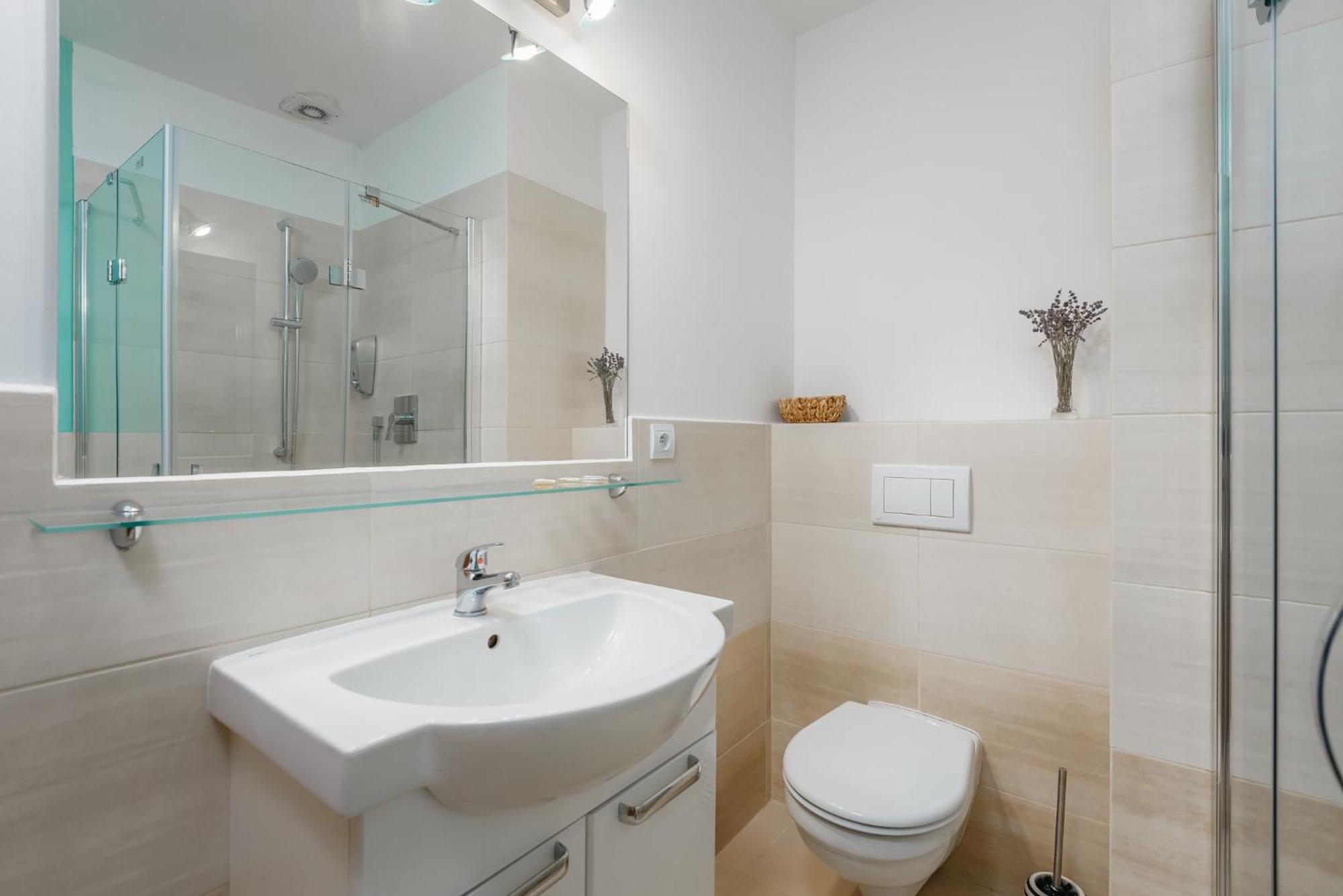 Roy 2 Bdr Apartment With Prague Castle View, Parking & Ac Bagian luar foto