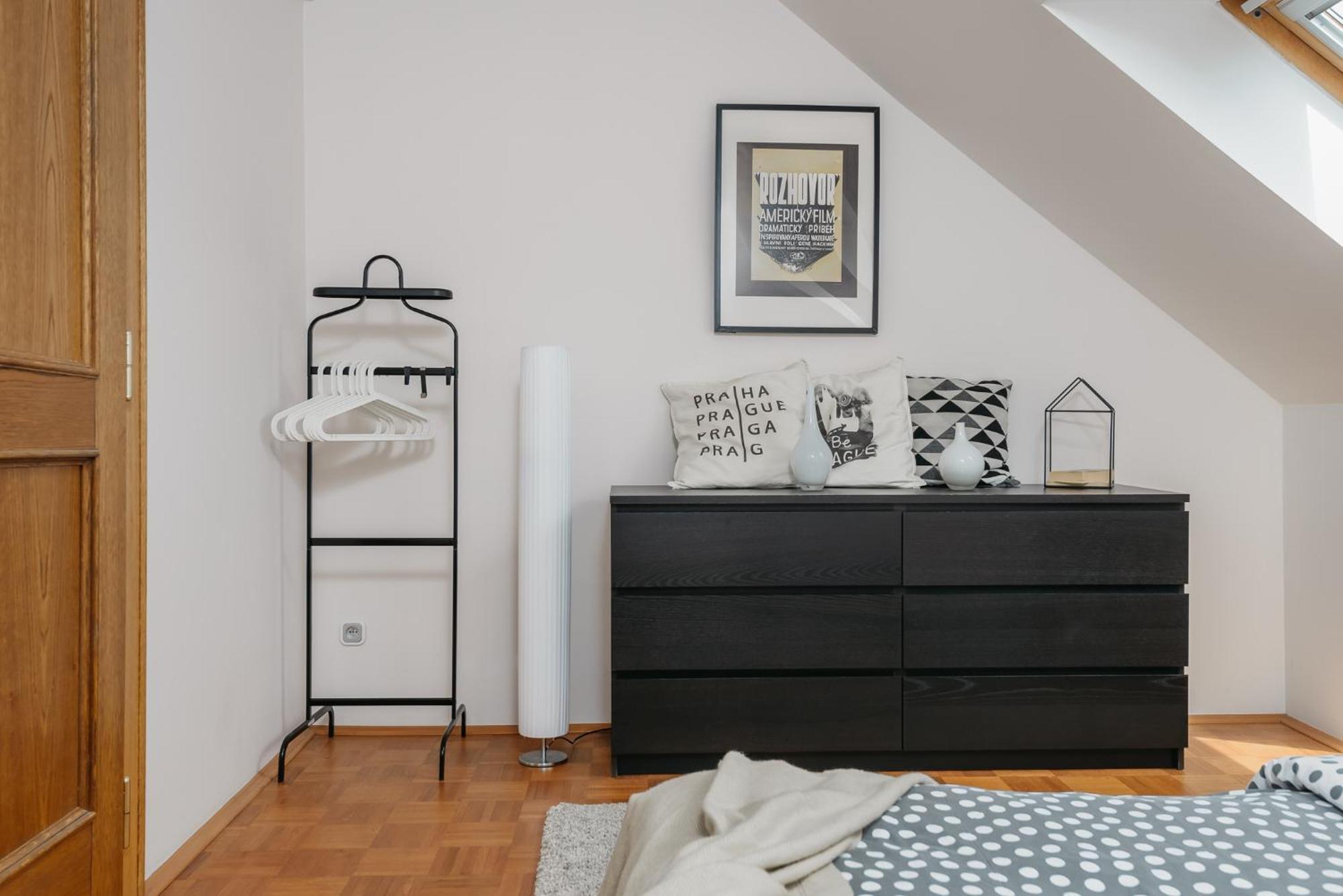 Roy 2 Bdr Apartment With Prague Castle View, Parking & Ac Bagian luar foto