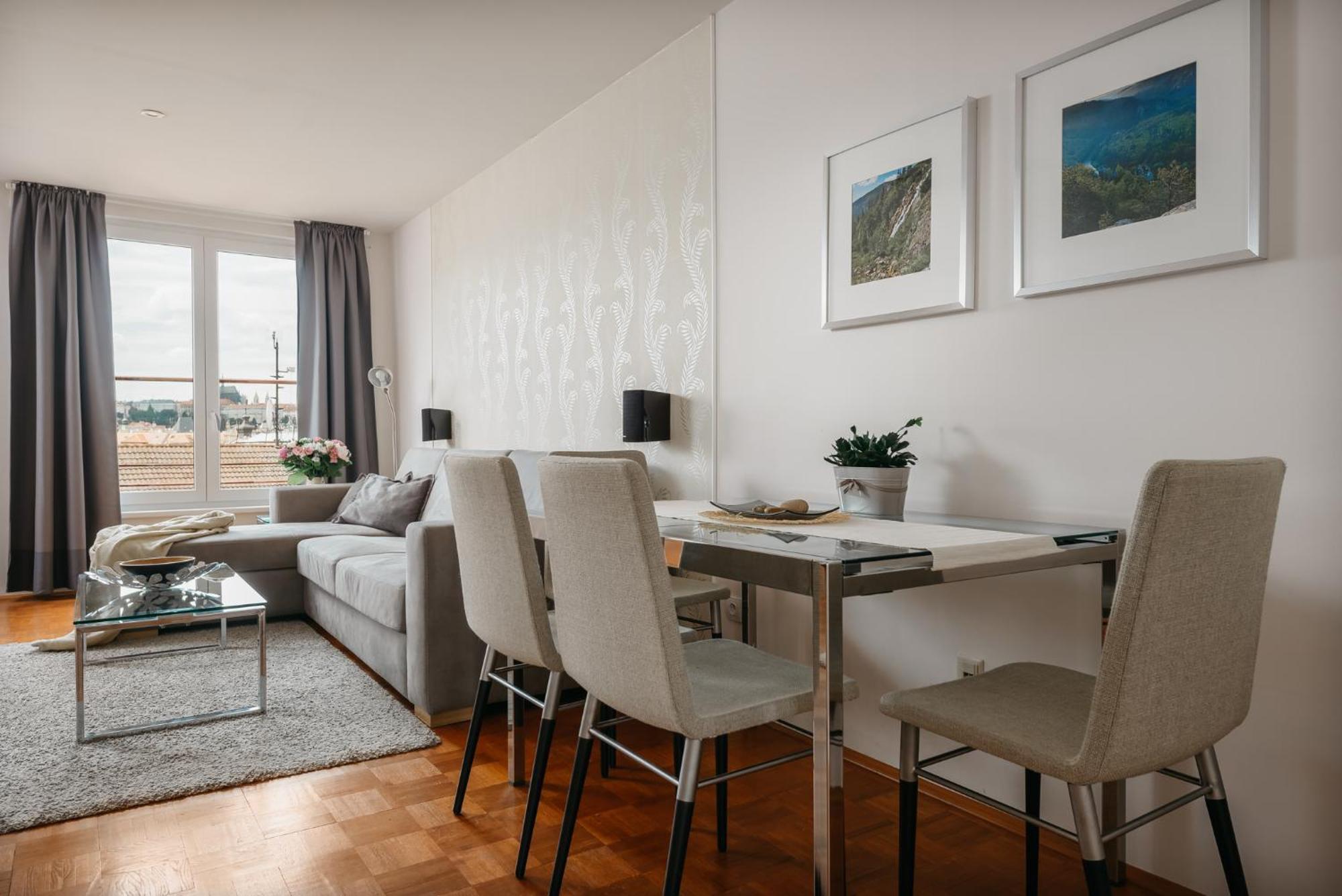 Roy 2 Bdr Apartment With Prague Castle View, Parking & Ac Bagian luar foto